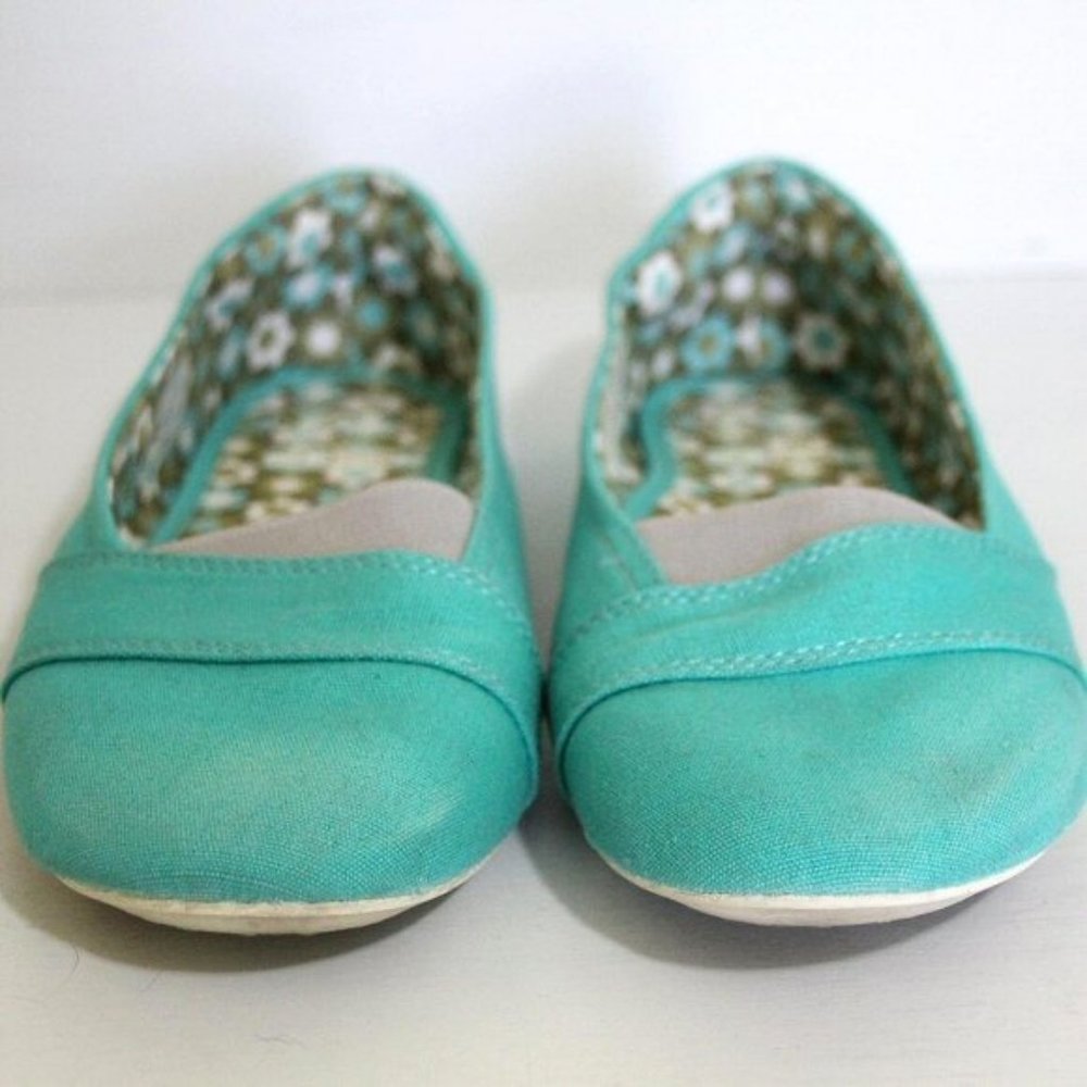 KEEN Vegan Slip-On Flats Size 6